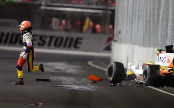 Nelson Piquet Jr na batida em Singapura. Imagem; Globo Esporte